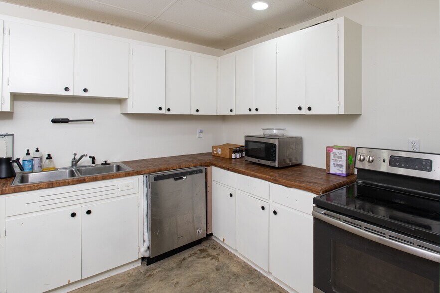 More Photos Of 3115 John F Kennedy Blvd, North Little Rock Office For Sale