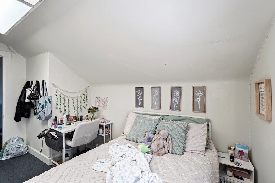 More Photos Of 2406 Auburn Ave, Cincinnati Office Residential For Sale