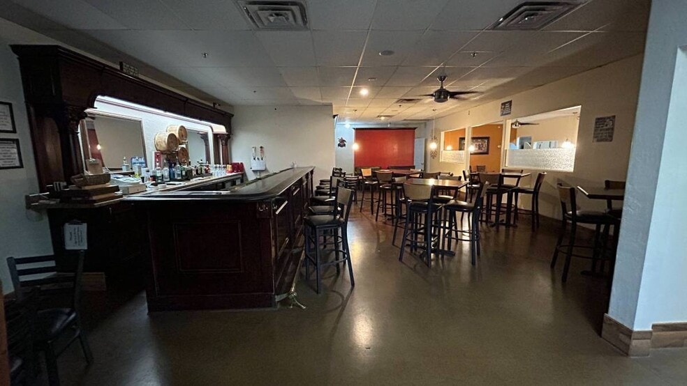 More Photos Of 16758 E Glenbrook Blvd, Fountain Hills Restaurant For Sale