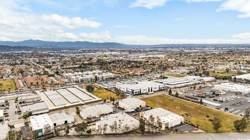 More Photos Of 14920 Hilton Dr, Fontana Warehouse For Lease