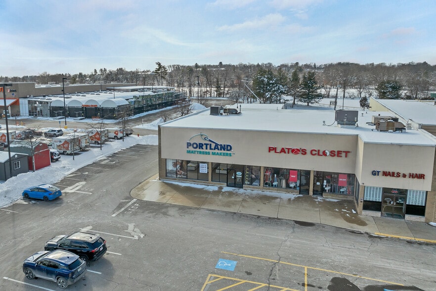 More Photos Of 777 S Willow St, Manchester Storefront For Lease