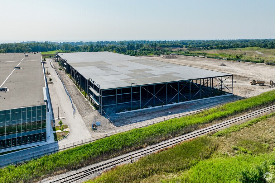 More Photos Of 795 Hazelhurst Rd, Mississauga Warehouse For Lease