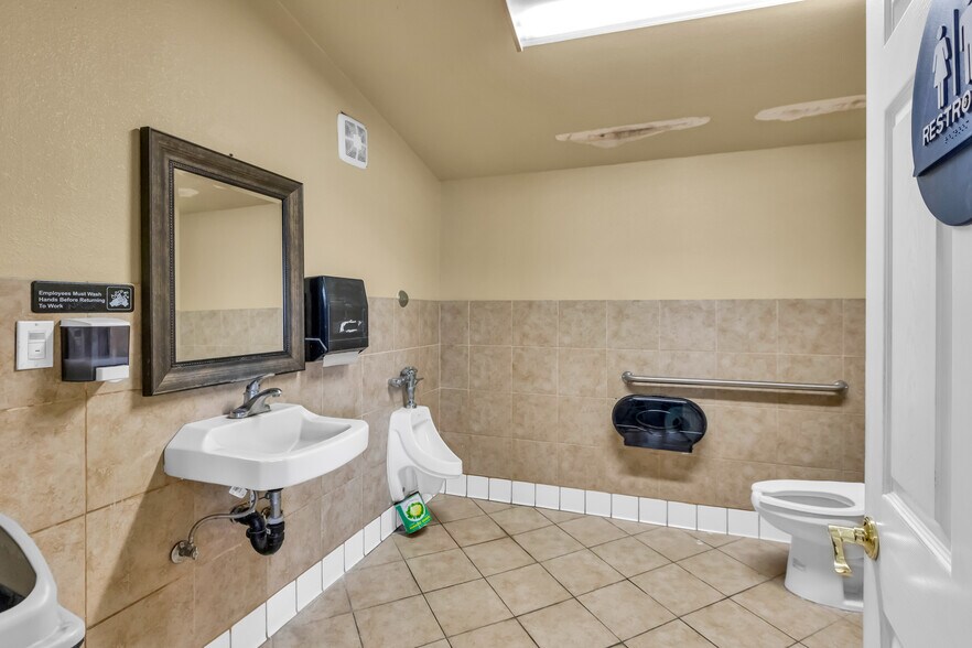 More Photos Of 9010 Grant Line Rd, Elk Grove Bar For Sale