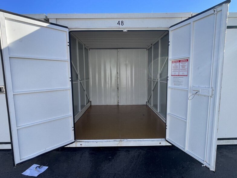 More Photos Of 1945-1947 W Park Ave, Edgewater Warehouse For Lease