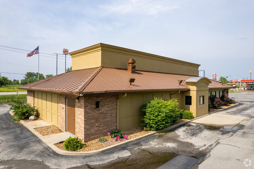 More Photos Of 1551 W Main St, Salem Fast Food For Sale