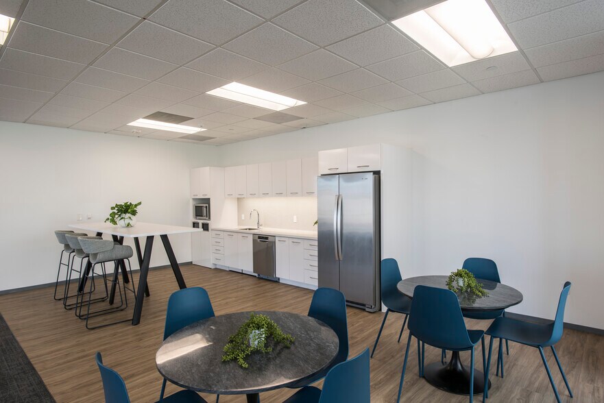 More Photos Of 2510 W Dunlap Ave, Phoenix Office For Lease