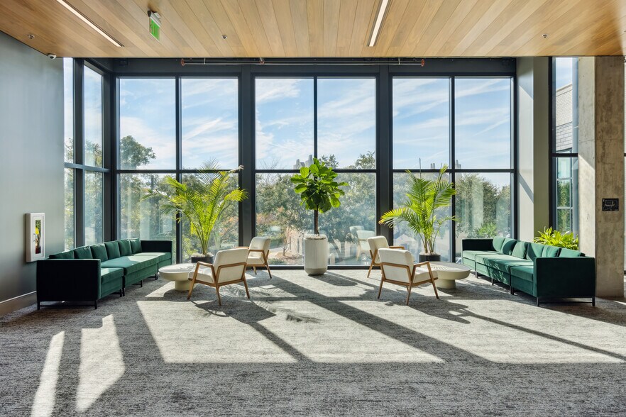 More Photos Of 1080 Morrison Dr, Charleston Office For Lease