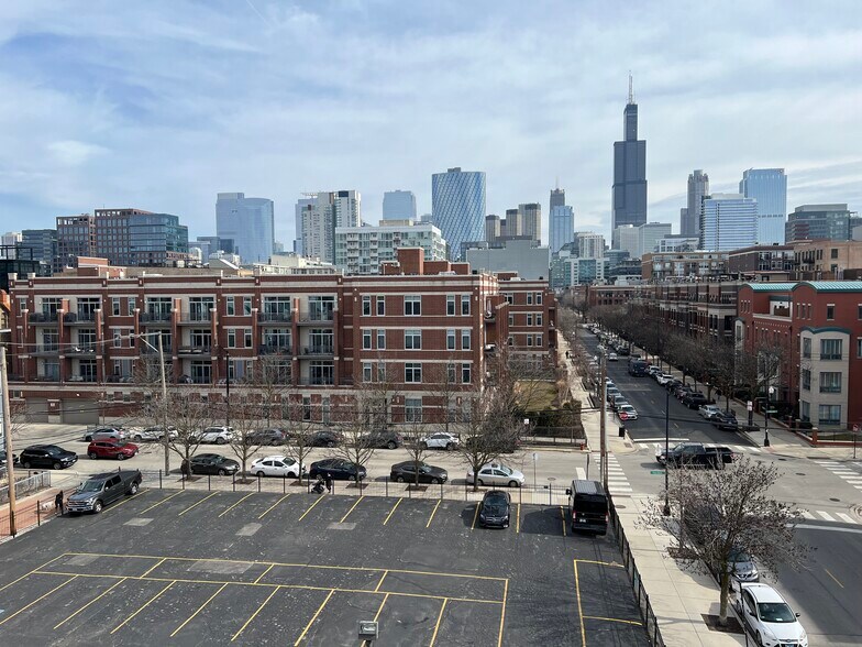 More Photos Of 1100-1114 W Monroe St, Chicago Showroom For Lease