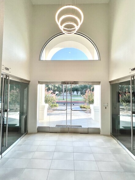 More Photos Of 1150 Lakeway Dr, Lakeway Office Residential For Lease