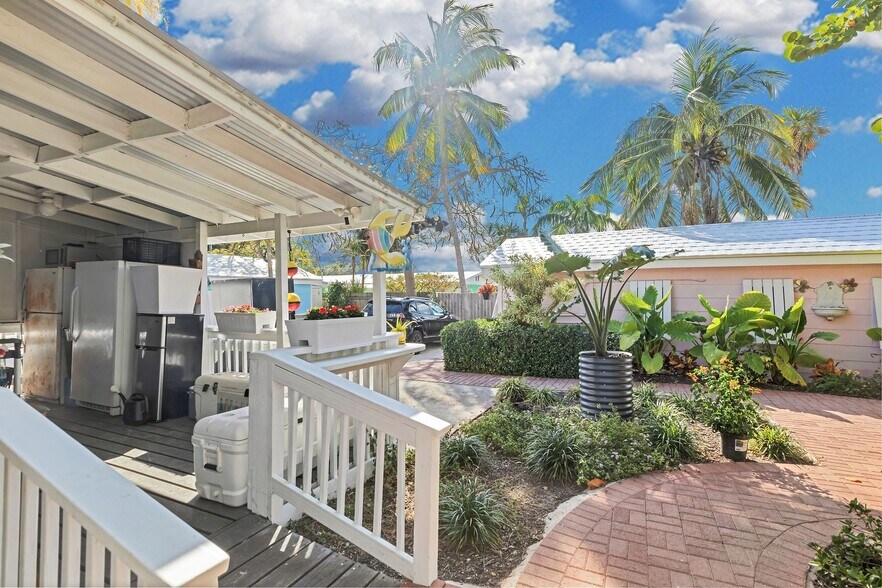 More Photos Of 243 61st St, Marathon Hotel For Sale