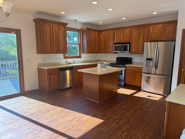 More Photos Of 12952 Frogtown Connector Rd, Walton Office For Lease