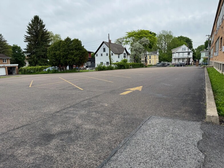 More Photos Of 89 E Genesee St, Auburn Flex For Sale