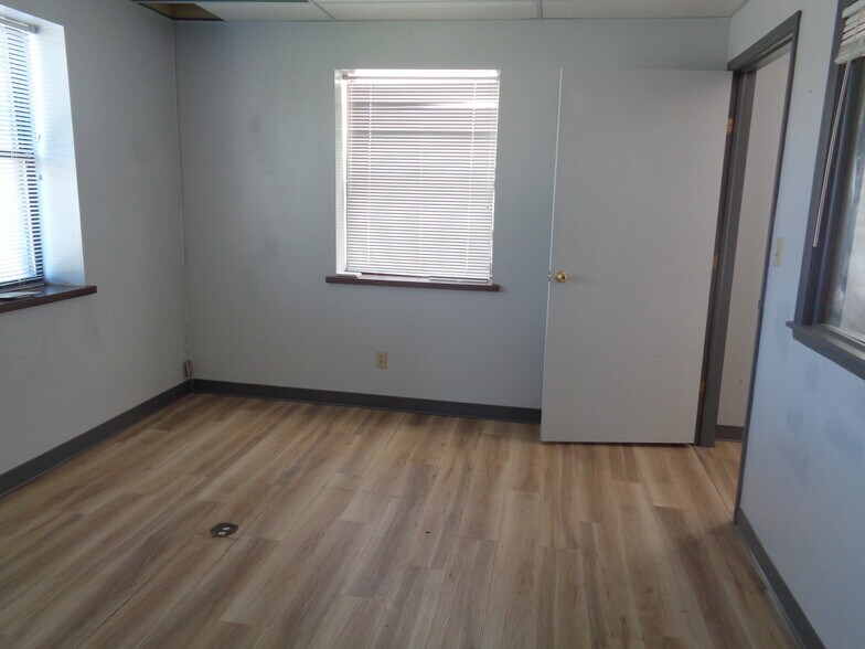 More Photos Of 3916 S Lynn Ct, Independence Medical For Lease