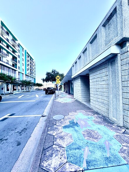 More Photos Of 2025 Tyler St, Hollywood Office For Lease