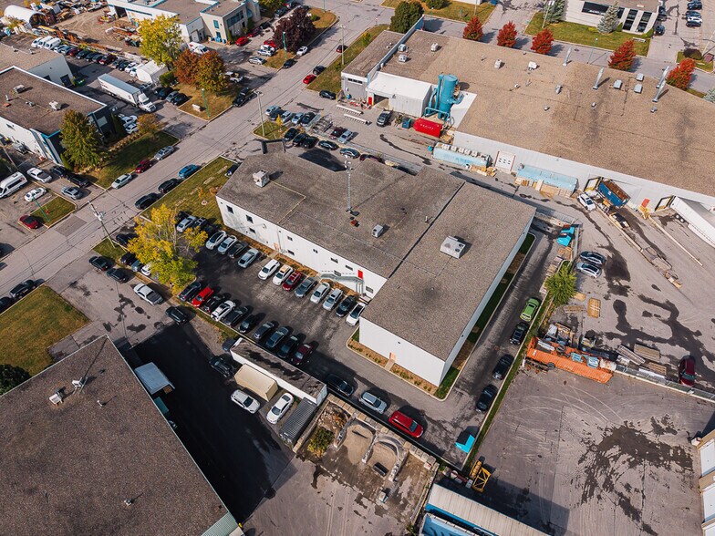 More Photos Of 1051 Rue du Viger, Terrebonne Showroom For Sale