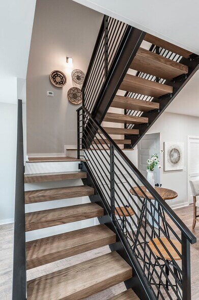 More Photos Of 903 Main st, Springfield Apartments For Sale