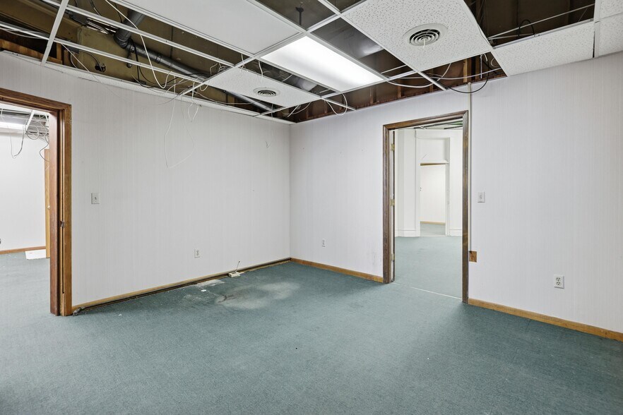 More Photos Of 117 E 4th St, Joplin Office For Sale