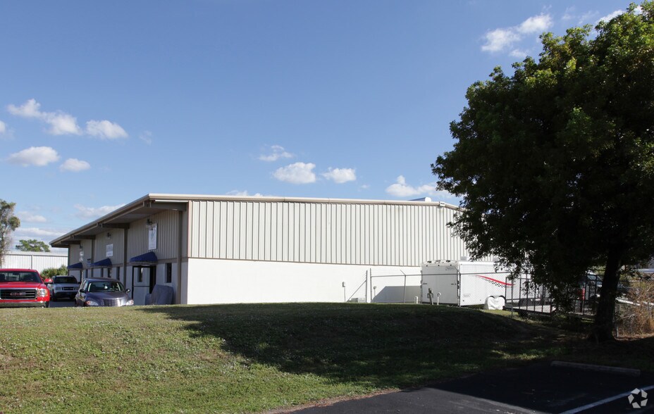 More Photos Of 2304 Bruner Ln, Fort Myers Manufacturing For Lease