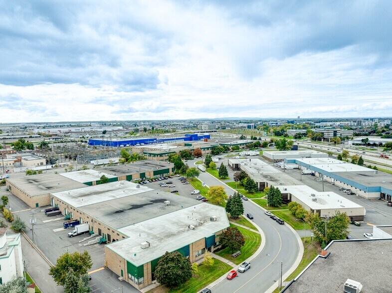 More Photos Of 340-380 Rue Isabey, Montréal Distribution For Lease