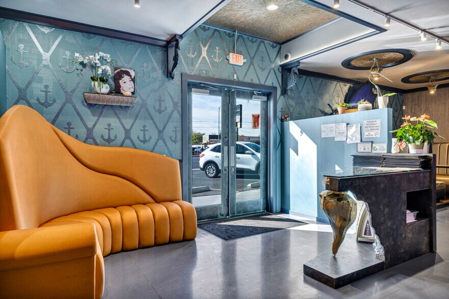 More Photos Of 2021 E Charleston Blvd, Las Vegas Storefront Retail Office For Lease