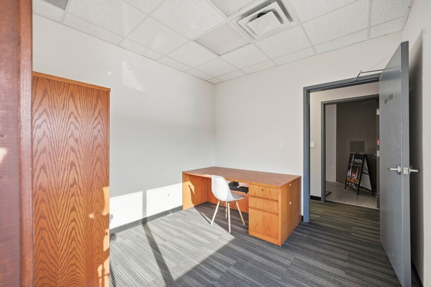 More Photos Of 15 Carlton Dr, St. Albert Flex For Sale