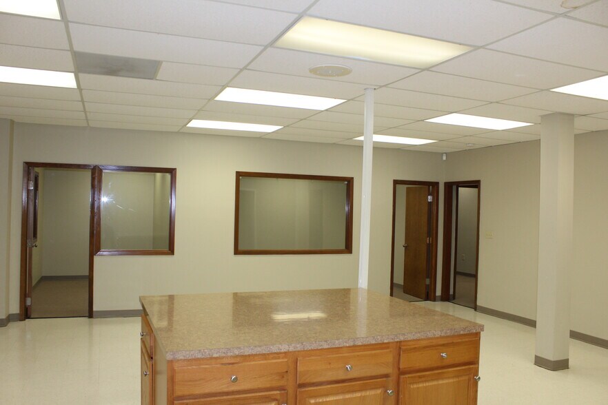More Photos Of 100 - 104 Business Park Dr, Ridgeland Office For Sale