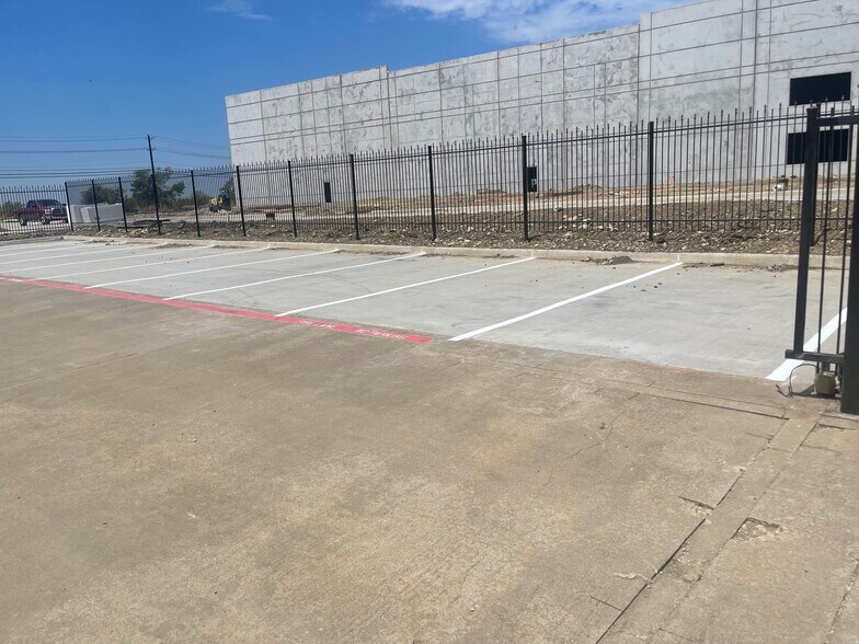 More Photos Of 3311 N Interstate 35 Hwy, Denton Medical For Lease