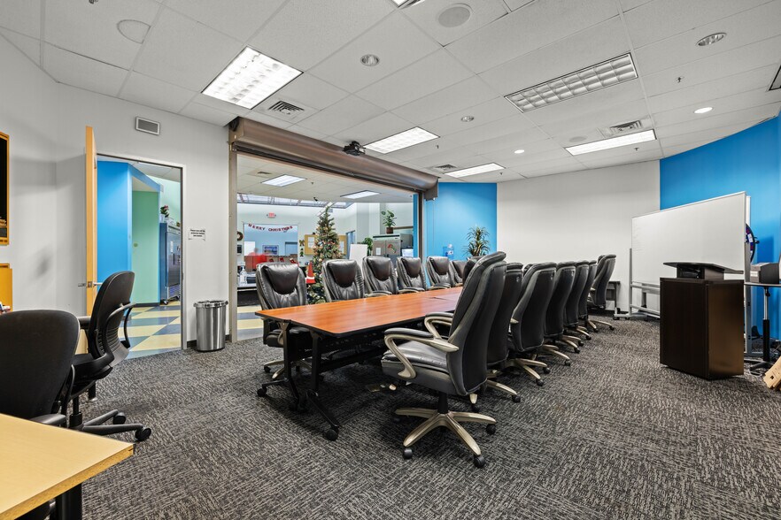 More Photos Of 9300 United Dr, Austin Unknown For Lease