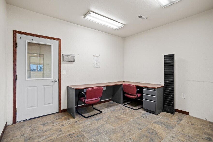 More Photos Of 4415 Burdick Expy E, Minot Office For Lease