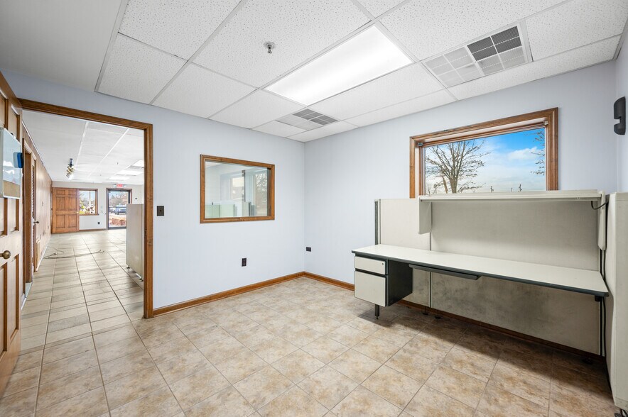 More Photos Of 1441 Central Ave, Columbus Auto Repair For Lease