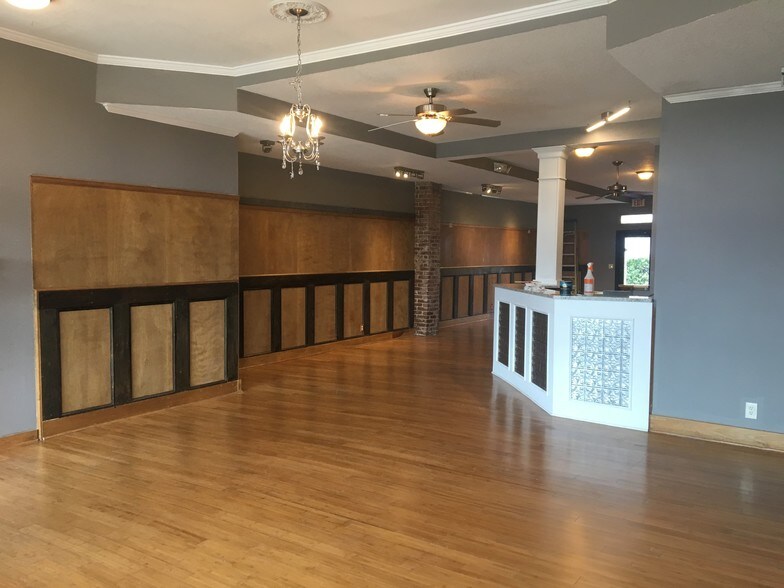 More Photos Of 13416 Santa Fe Trail Dr, Lenexa Storefront Retail Office For Lease