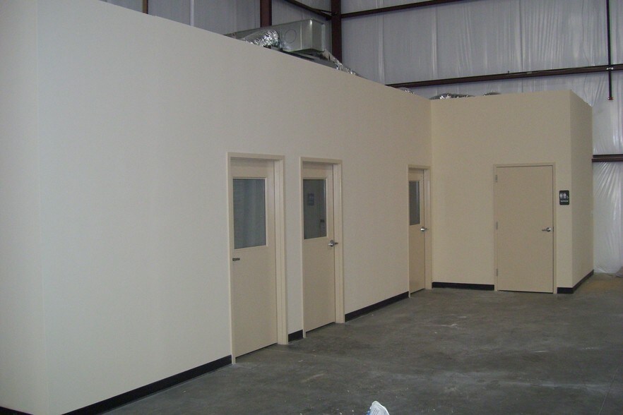 More Photos Of 5475 S US HWY 29, Auburn Warehouse For Lease