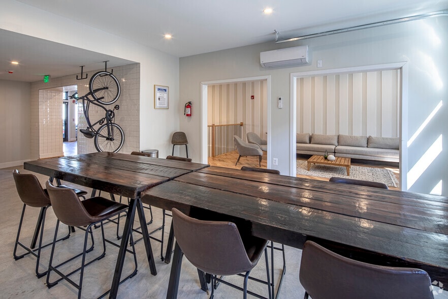 More Photos Of 1511 Eastern Ave, Baltimore Office Residential For Lease