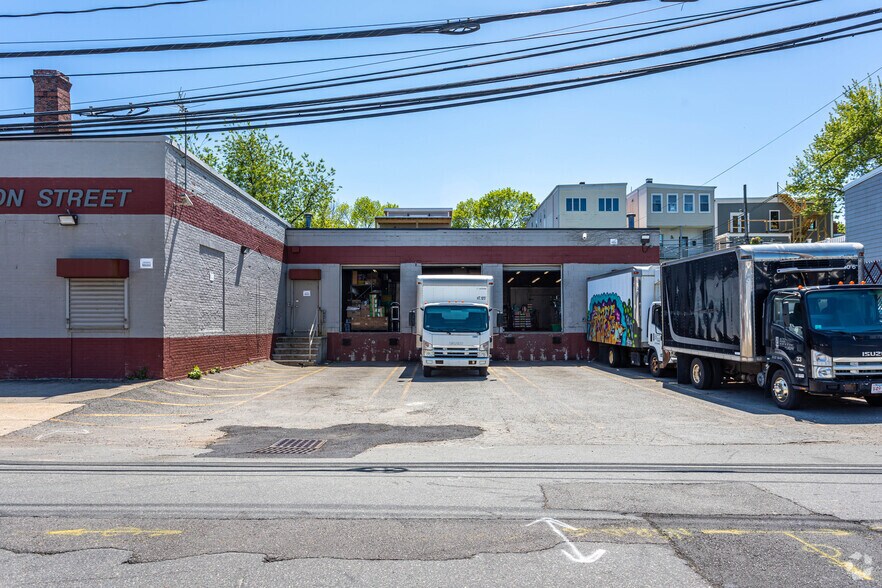 More Photos Of 141 Addison St, Boston Warehouse For Lease
