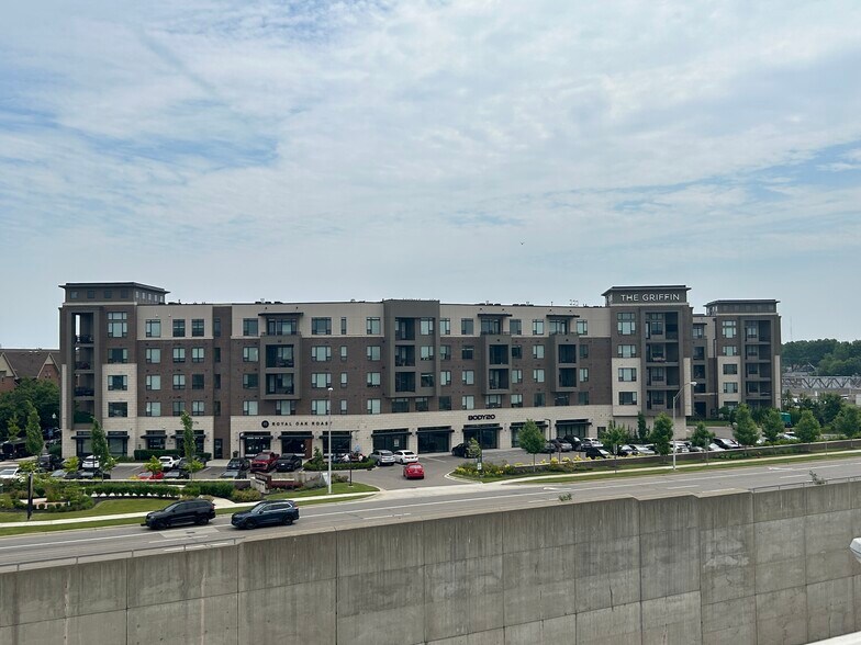 More Photos Of 25090 Woodward Ave, Royal Oak Apartments For Lease