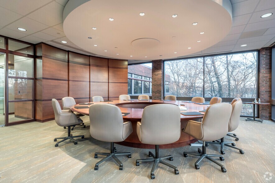 More Photos Of 1002 Deming Way, Madison Office For Sale