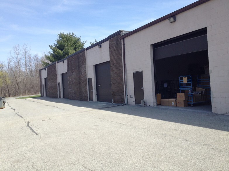 More Photos Of 15 Little Brook Ln, Newburgh Warehouse For Lease