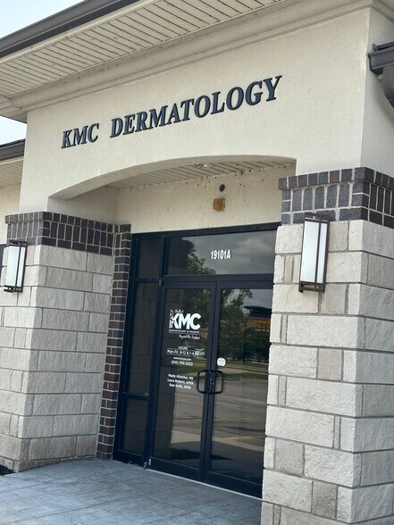 More Photos Of 19101 E Valley View Pky, Independence Medical For Sale