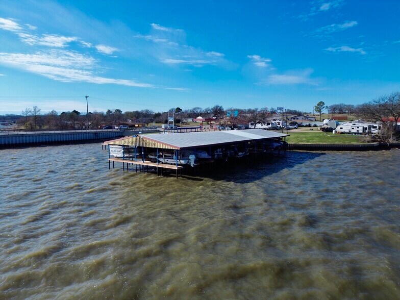 More Photos Of 1106 E Cedar Creek Pky, Seven Points Service Station For Sale