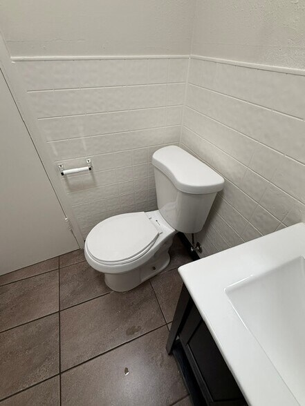 More Photos Of 3061 Waterloo Rd, Stockton General Retail For Lease