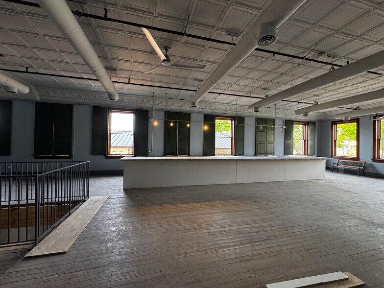 More Photos Of 1100 Main St, Newberry Restaurant For Sale
