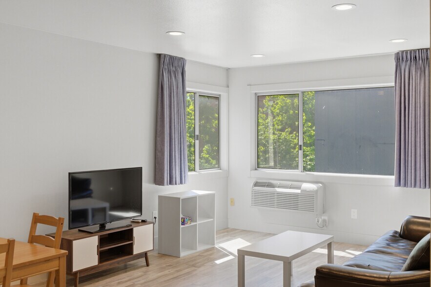 More Photos Of 4731 12th Ave NE, Seattle Apartments For Sale
