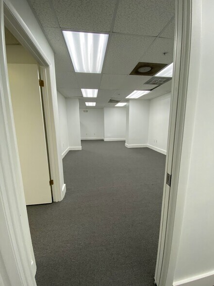 More Photos Of 1110 Brickell Ave, Miami Office For Lease