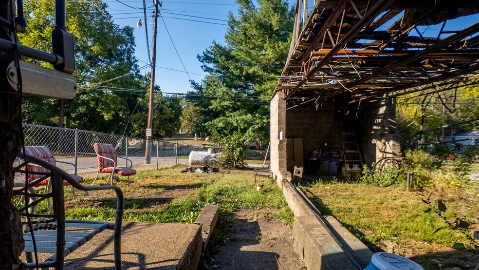 More Photos Of 385 Main St, Mammoth Spring General Retail For Sale