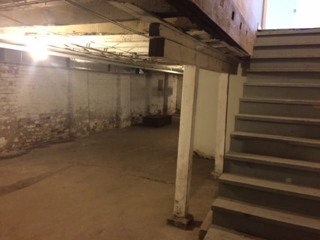 More Photos Of 2401 S Oakley Ave, Chicago Unknown For Lease