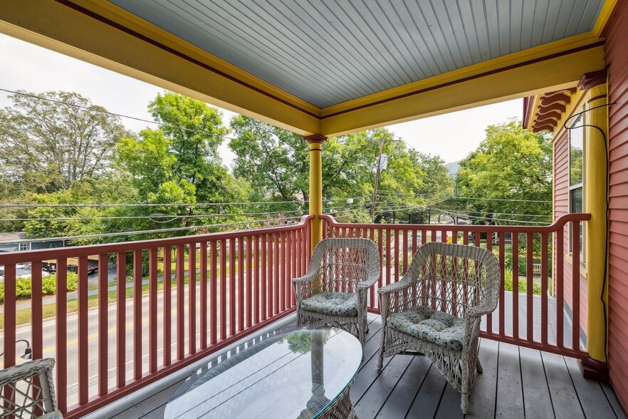 More Photos Of 41 Pleasant St, Woodstock Hospitality For Sale