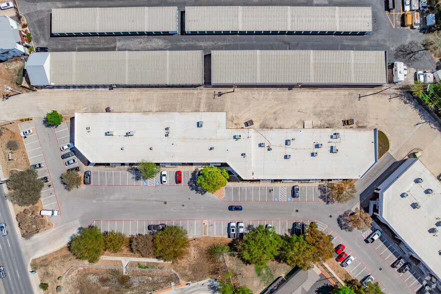 More Photos Of 8666 Huebner Rd, San Antonio Light Manufacturing For Lease