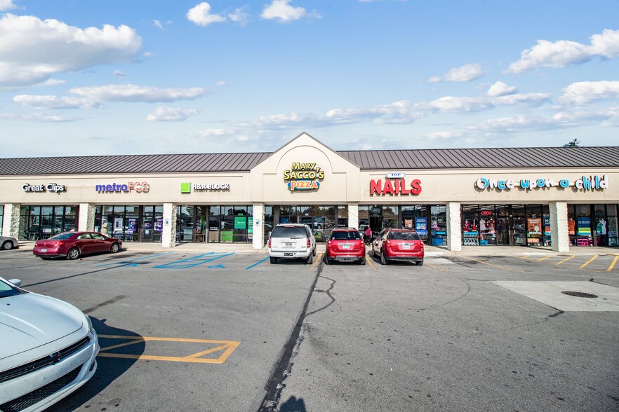 More Photos Of 850-1020 S Monroe St, Monroe Supermarket For Lease