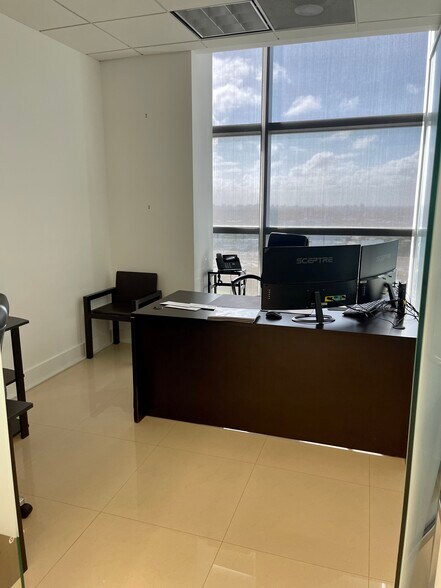 More Photos Of 175 SW 7th St, Miami Medical For Lease