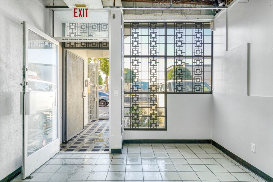 More Photos Of 214 S Locust St, Inglewood Medical For Lease